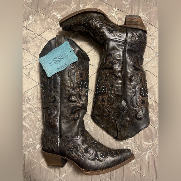 Corral Shoes - Corral Black and Brown Embroidered Heeled Boots NWT